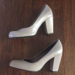 Vince Camuto Pumps.